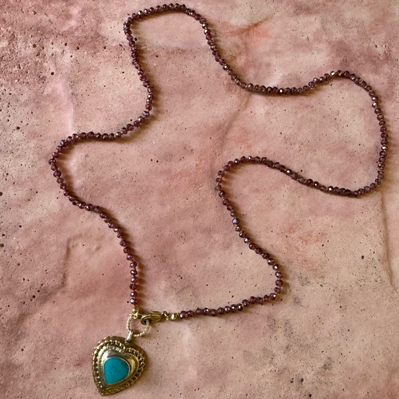 Handmade hand knotted garnet necklace with little stone heart charm - Picture 1 of 15